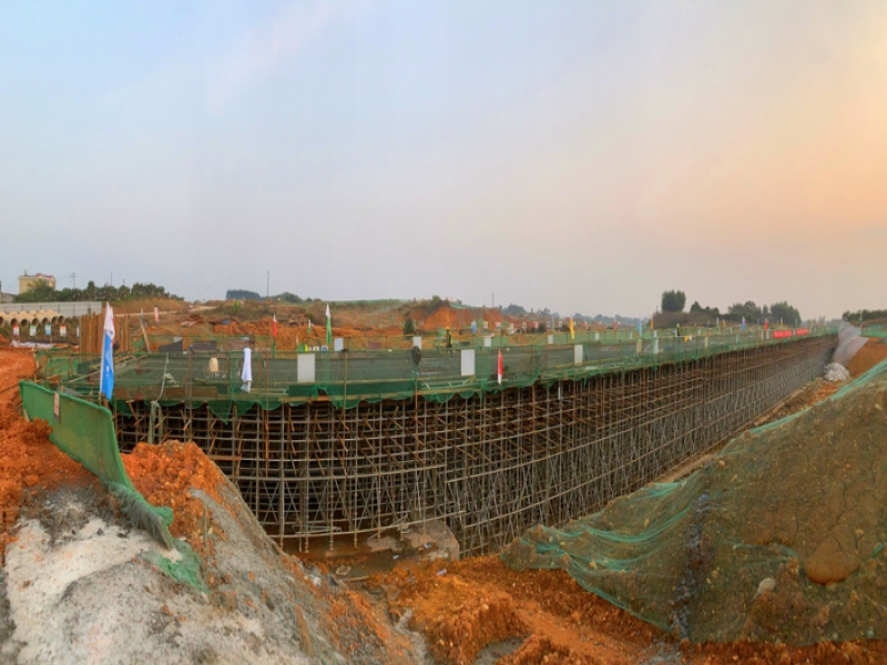 公司領(lǐng)導蒞臨項目現(xiàn)場